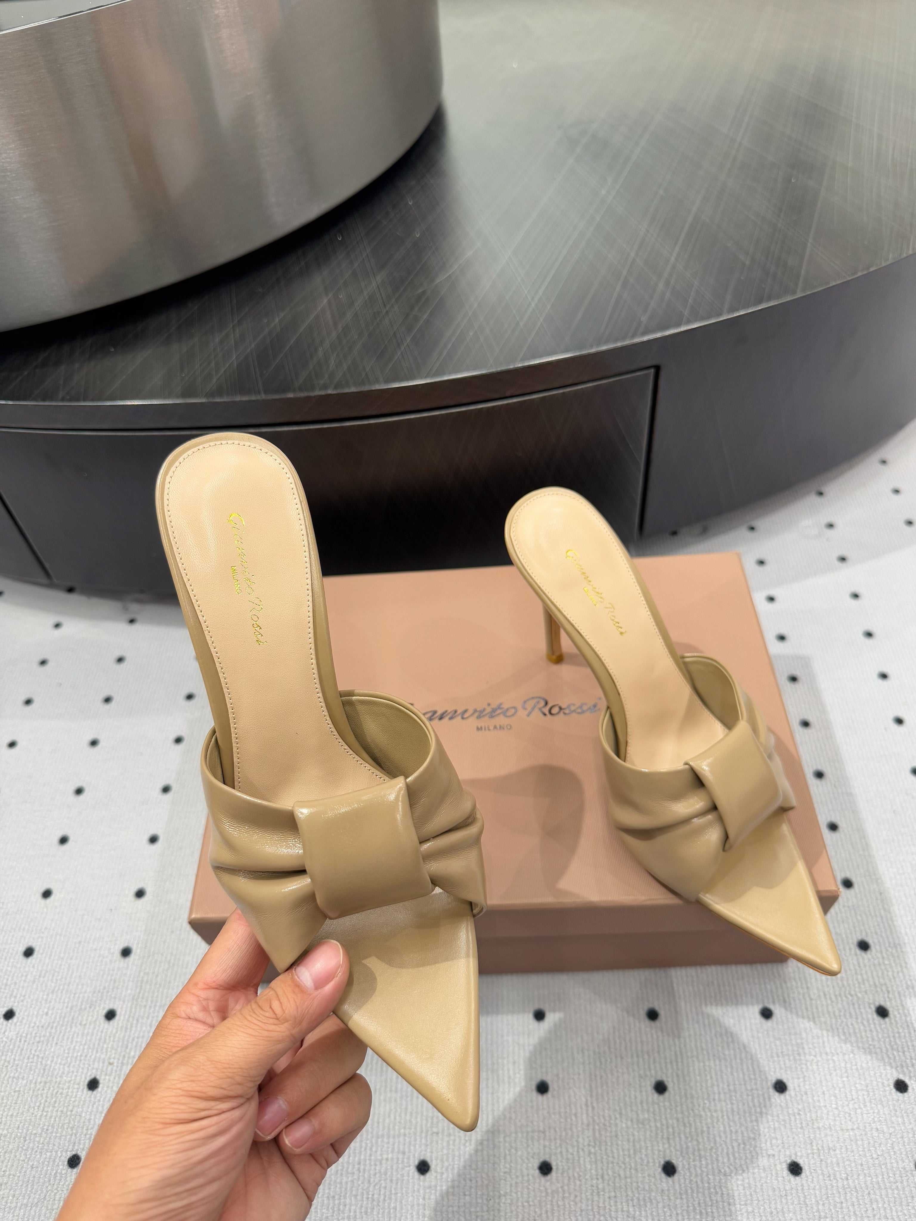 GIANVITO ROSSI 26S KNOTTED STRAP SANDALS 105 MM IN BEIGE LAMBSKIN