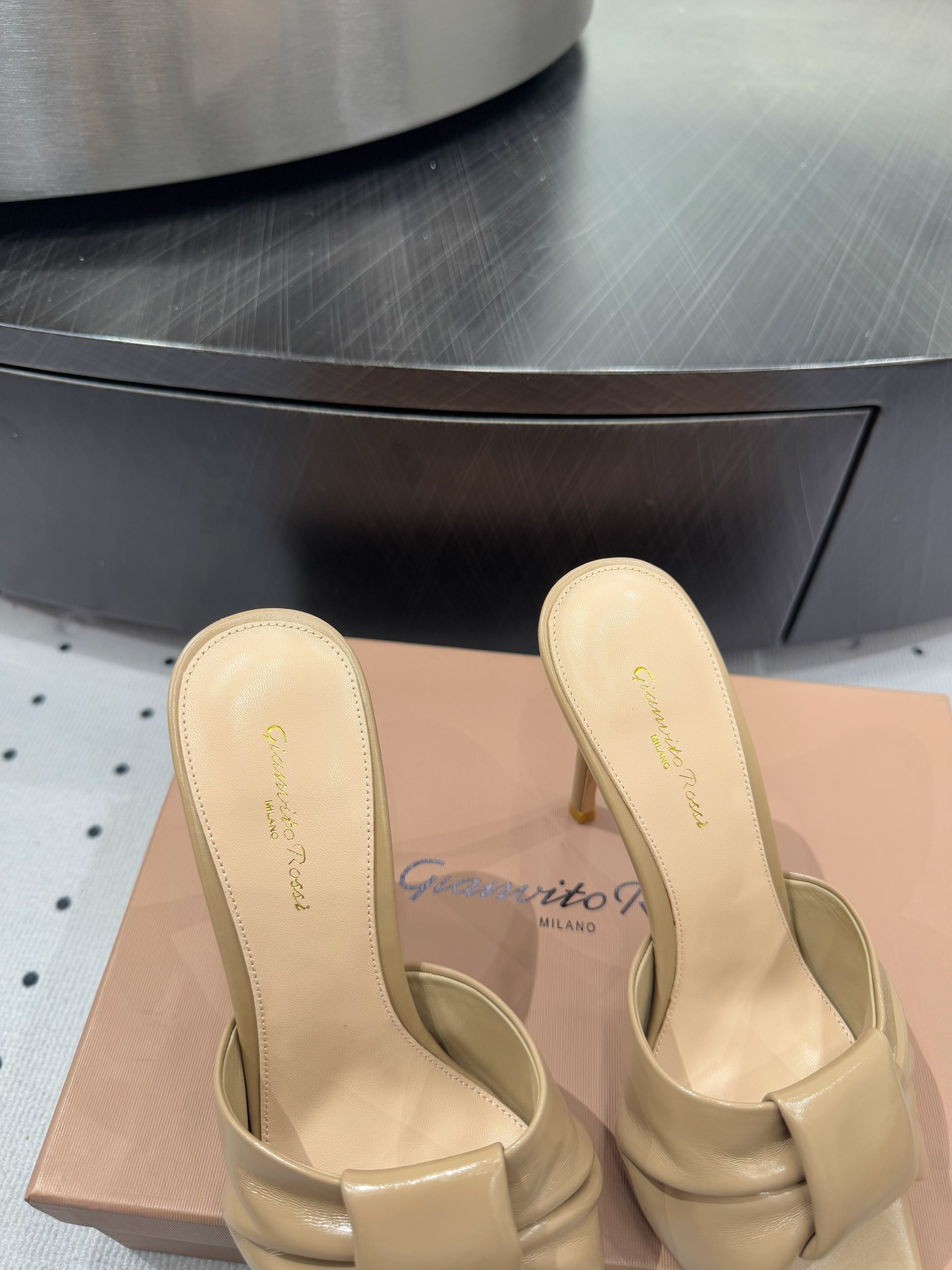 GIANVITO ROSSI 26S KNOTTED STRAP SANDALS 105 MM IN BEIGE LAMBSKIN