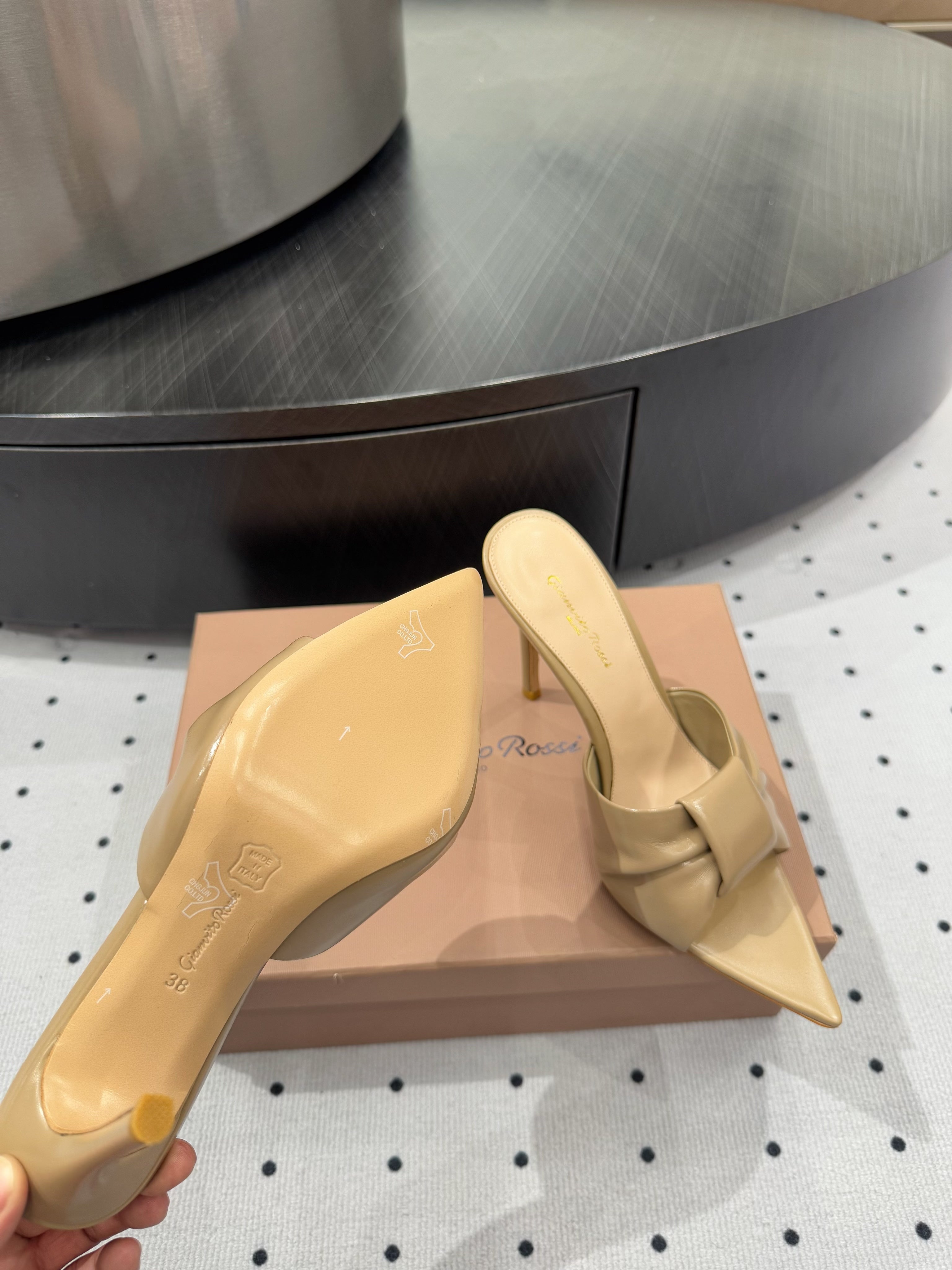 GIANVITO ROSSI 26S KNOTTED STRAP SANDALS 105 MM IN BEIGE LAMBSKIN