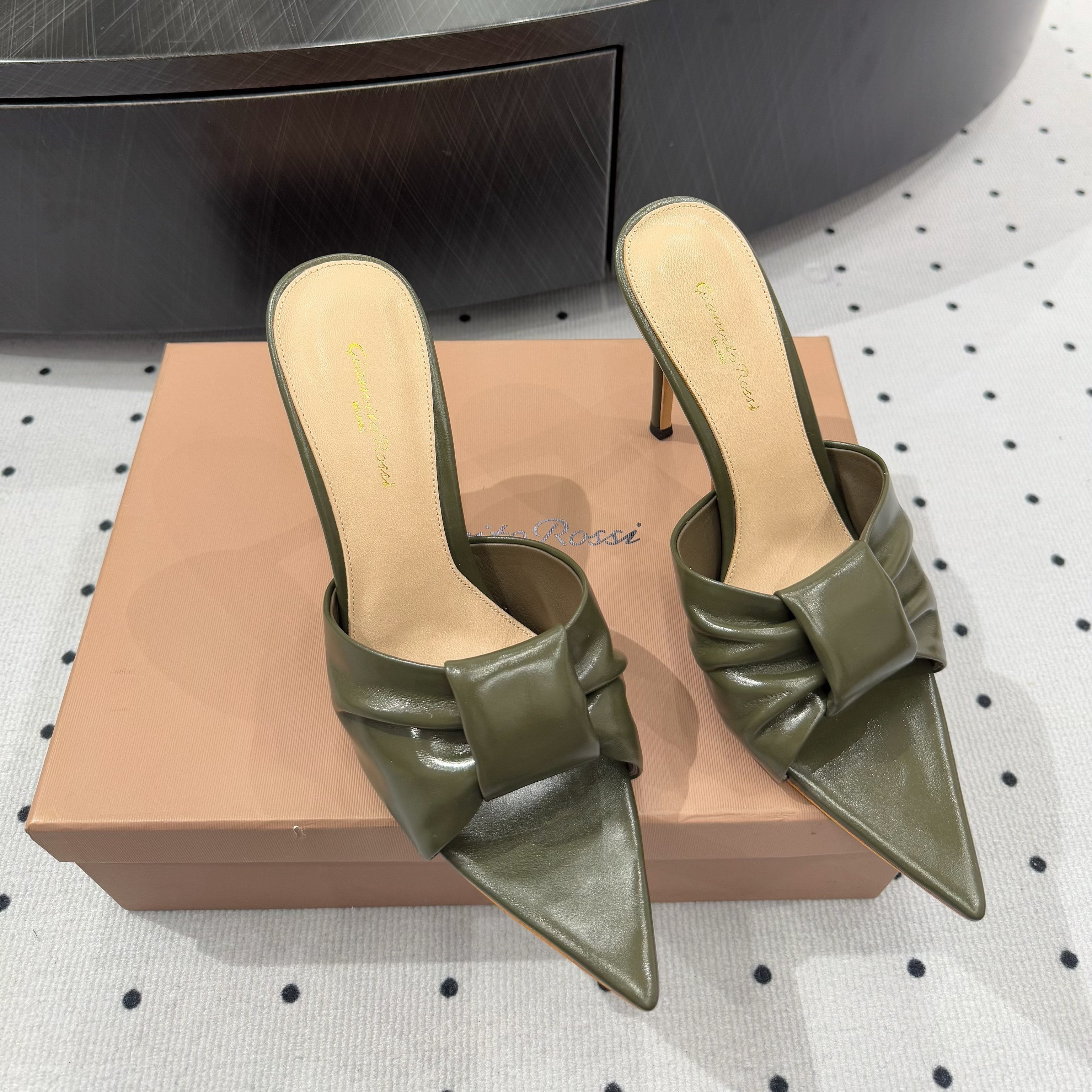 GIANVITO ROSSI 26S KNOTTED STRAP SANDALS 105 MM IN MOSS GREEN LAMBSKIN