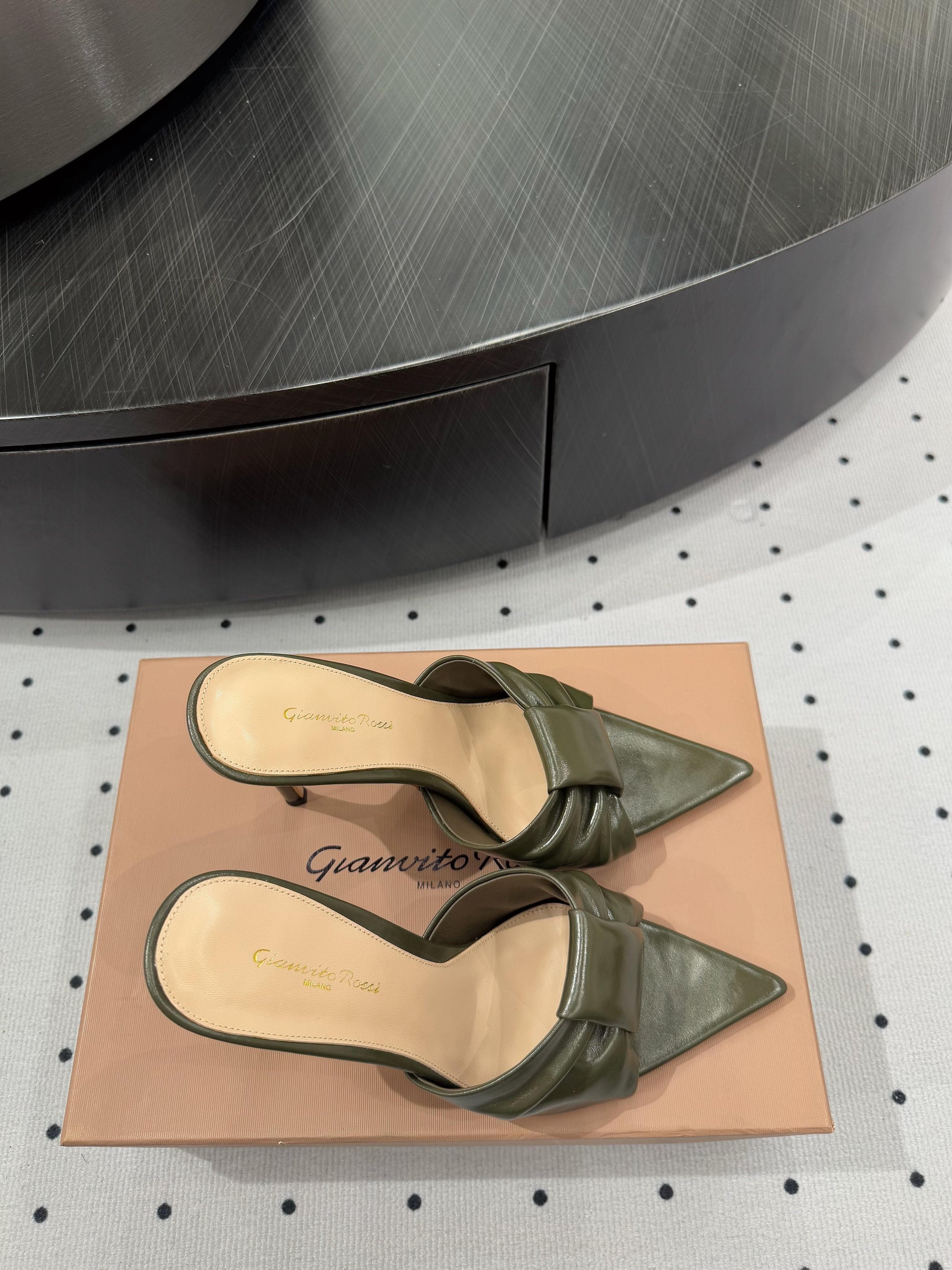 GIANVITO ROSSI 26S KNOTTED STRAP SANDALS 105 MM IN MOSS GREEN LAMBSKIN