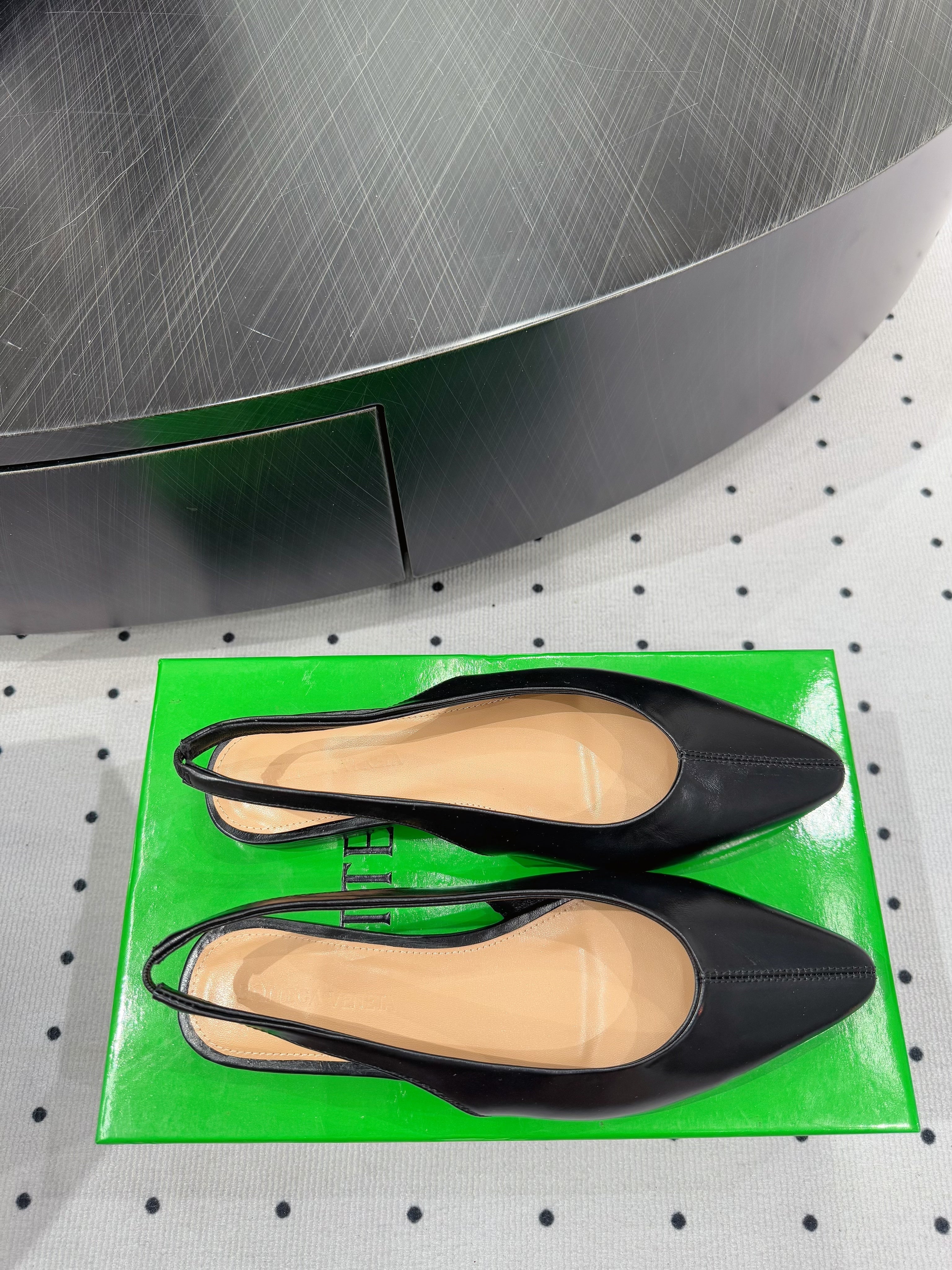 BOTTEGA VENETA 26S SLINGBACK FLATS IN BLACK CALFSKIN