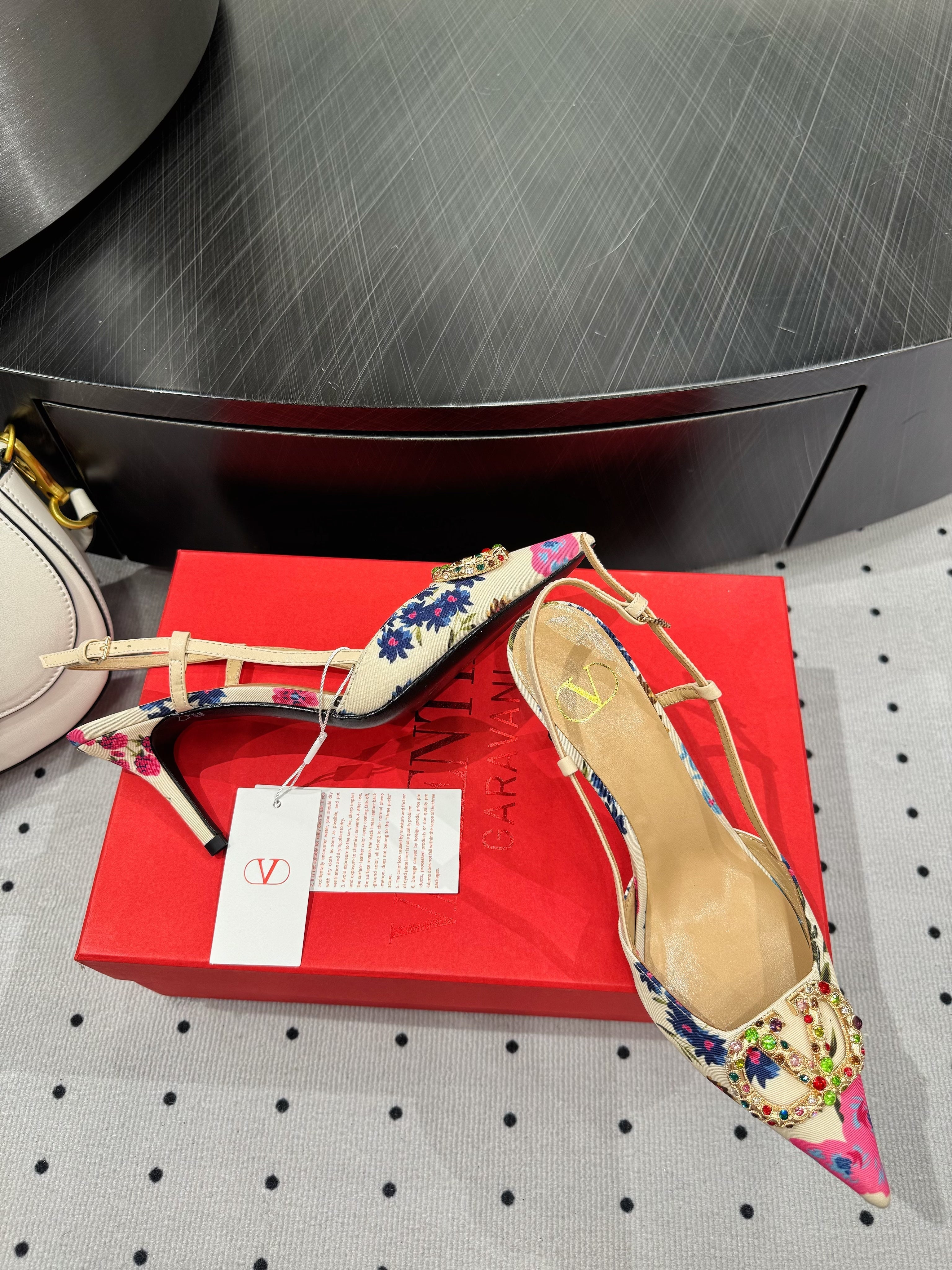 VLTN HIGH SLINGBACK 25S 80 MM IN WHITE MIX PINK FABRIC AND CALFSKIN