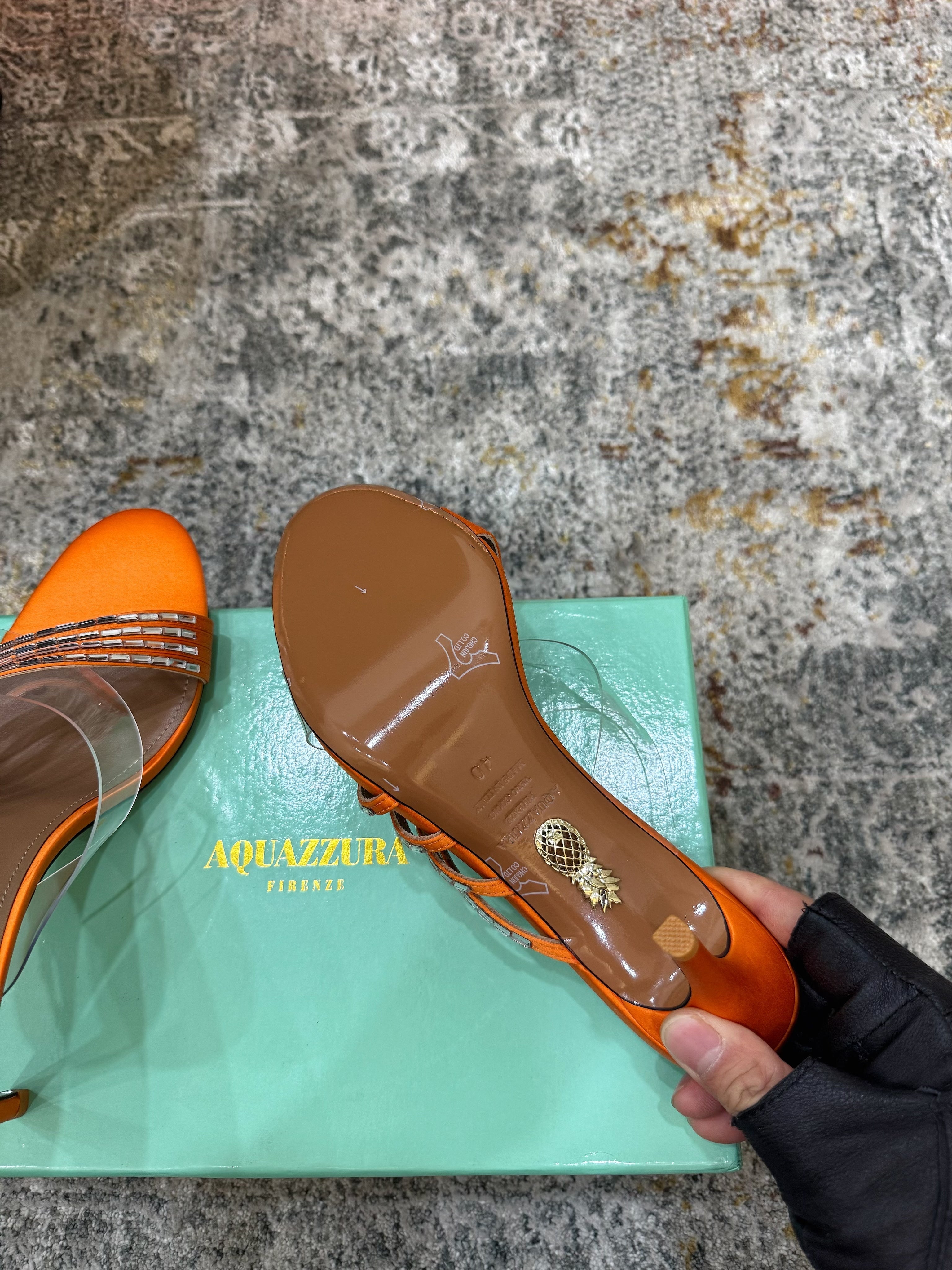 AQUAZZURA 26S CRYSTAL MULES 90 MM IN ORANGE SATIN
