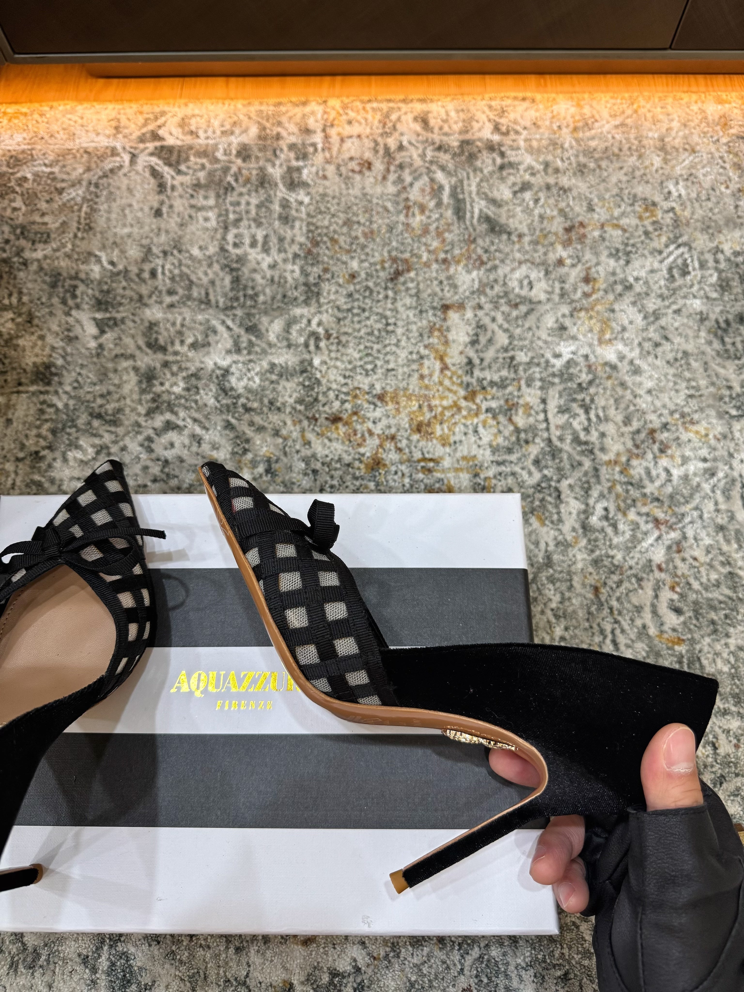 AQUAZZURA 26S BELGRAVIA PUMPS 105 MM IN BLACK VELVET WITH BOW