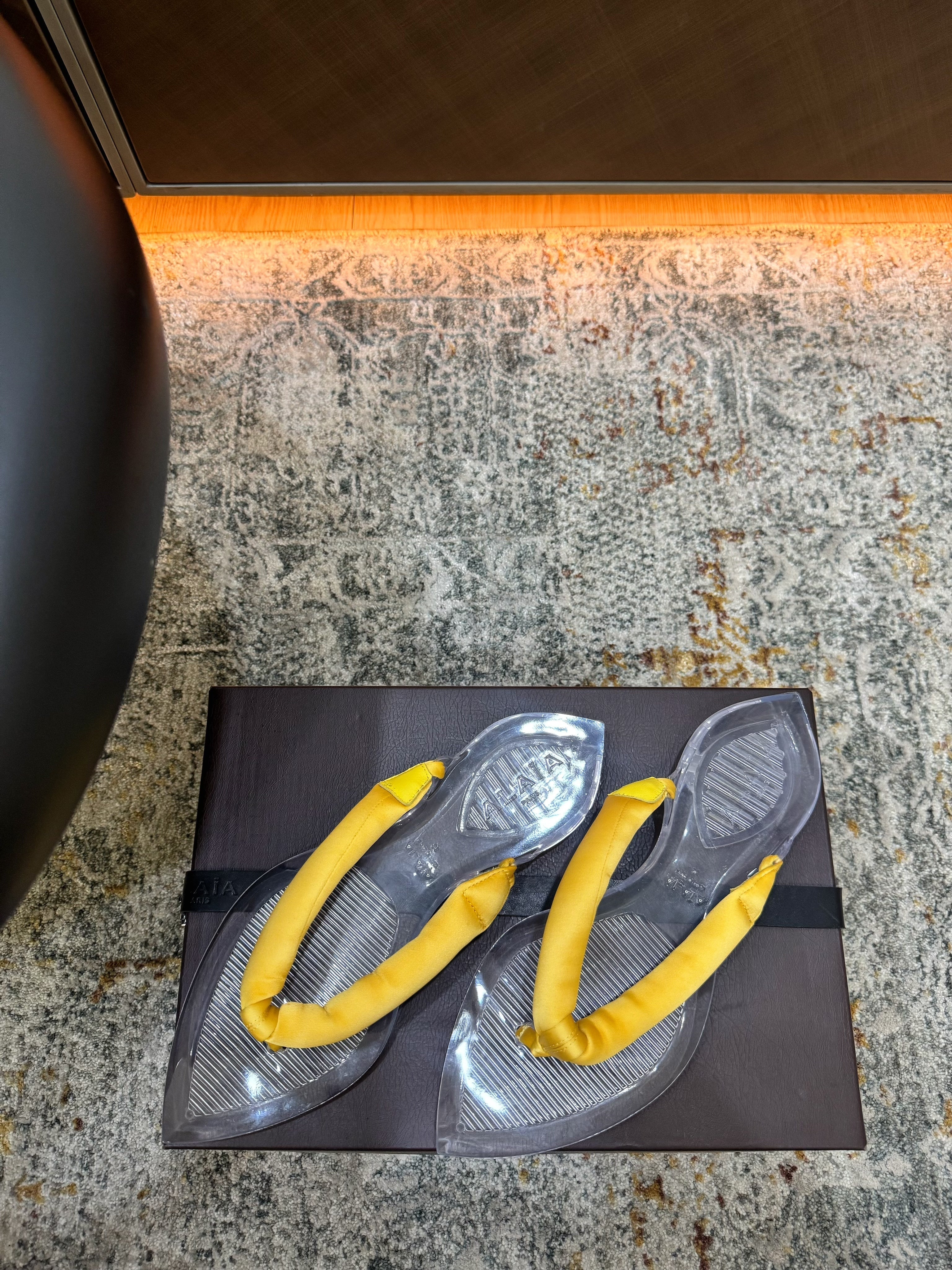 ALAIA 26S THONG SANDALS IN YELLOW SATIN AND TRANSPARENT PVC