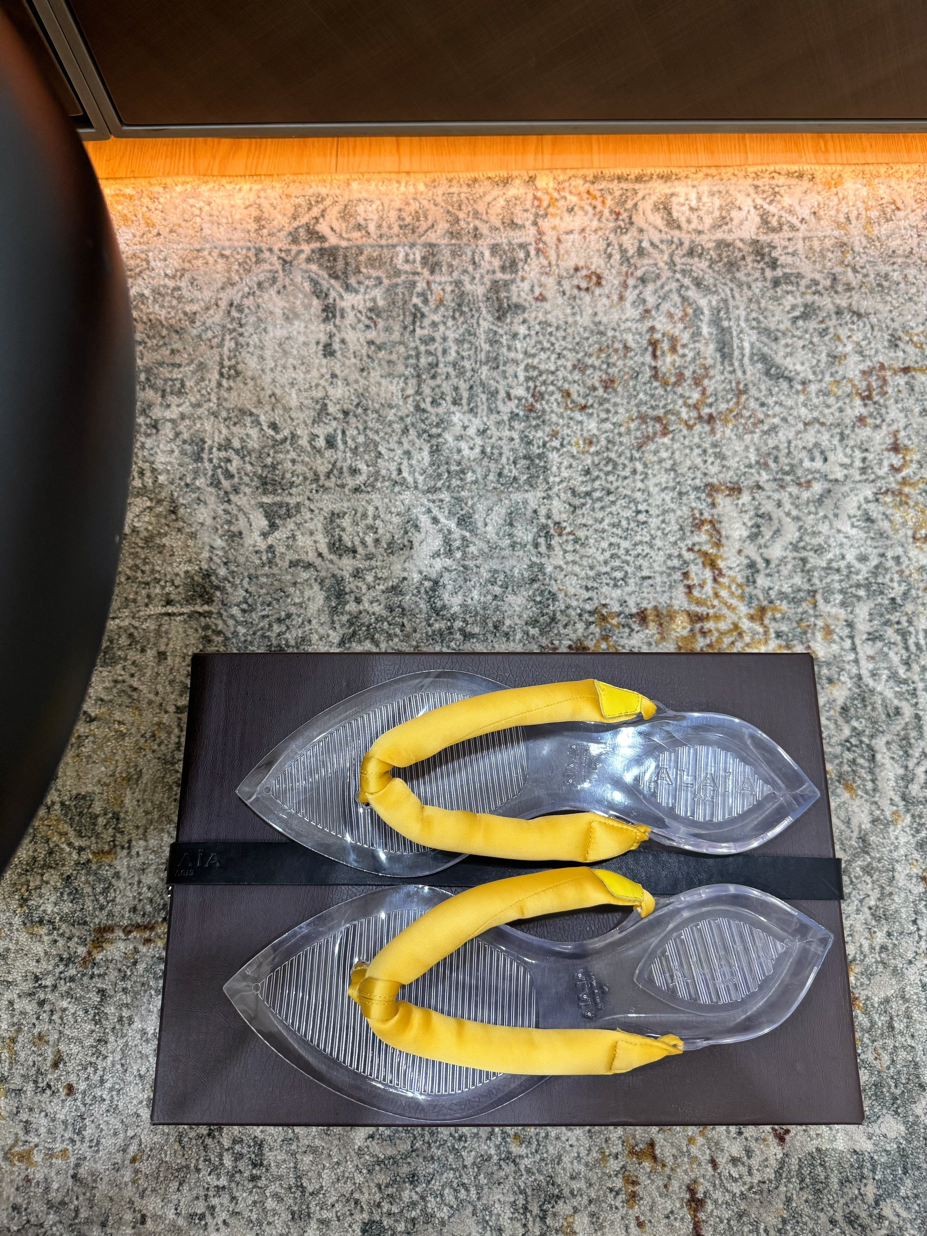 ALAIA 26S THONG SANDALS IN YELLOW SATIN AND TRANSPARENT PVC
