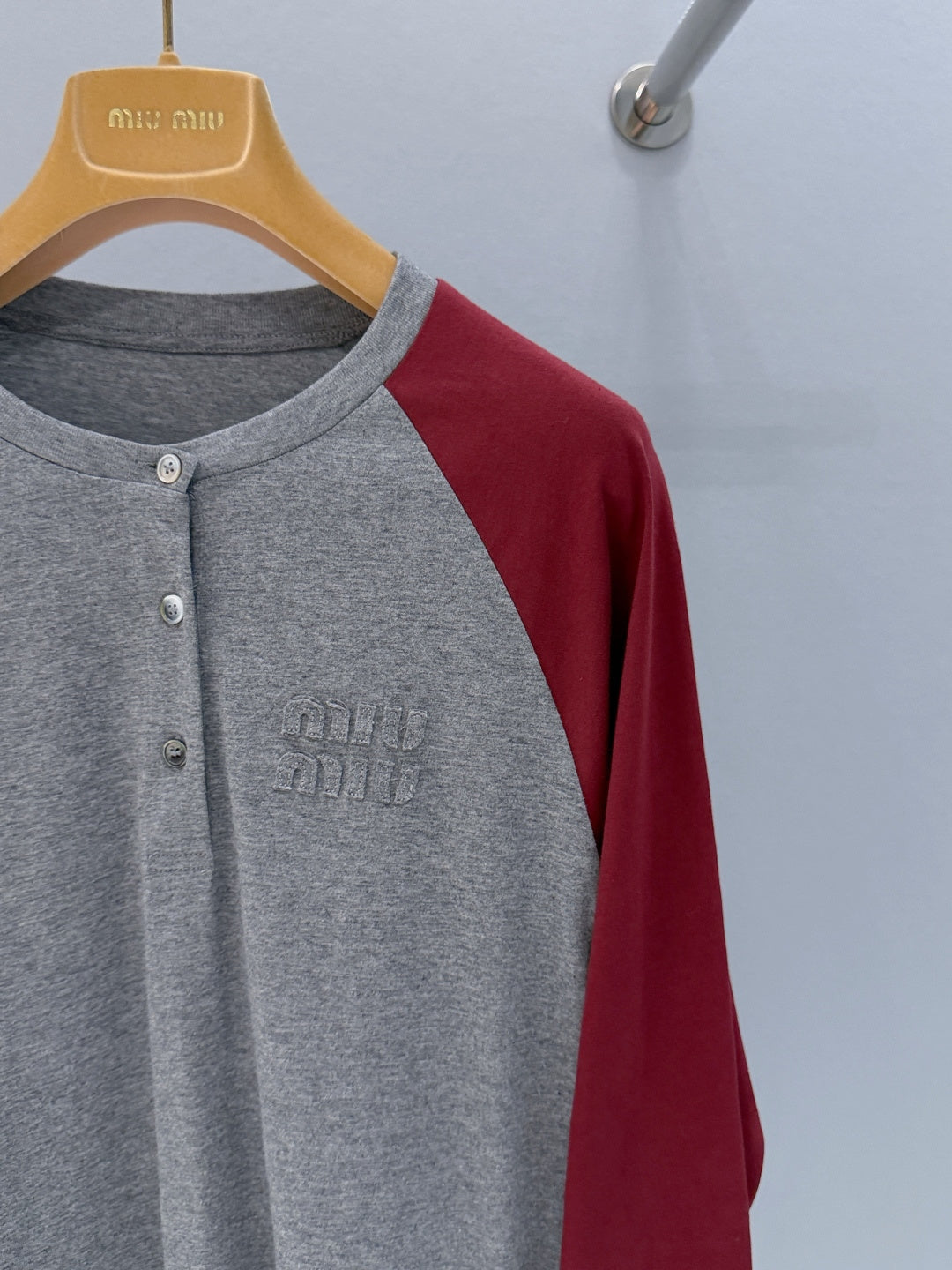MIUMIU 26S LONG SLEEVE BUTTONED T-SHIRT 895