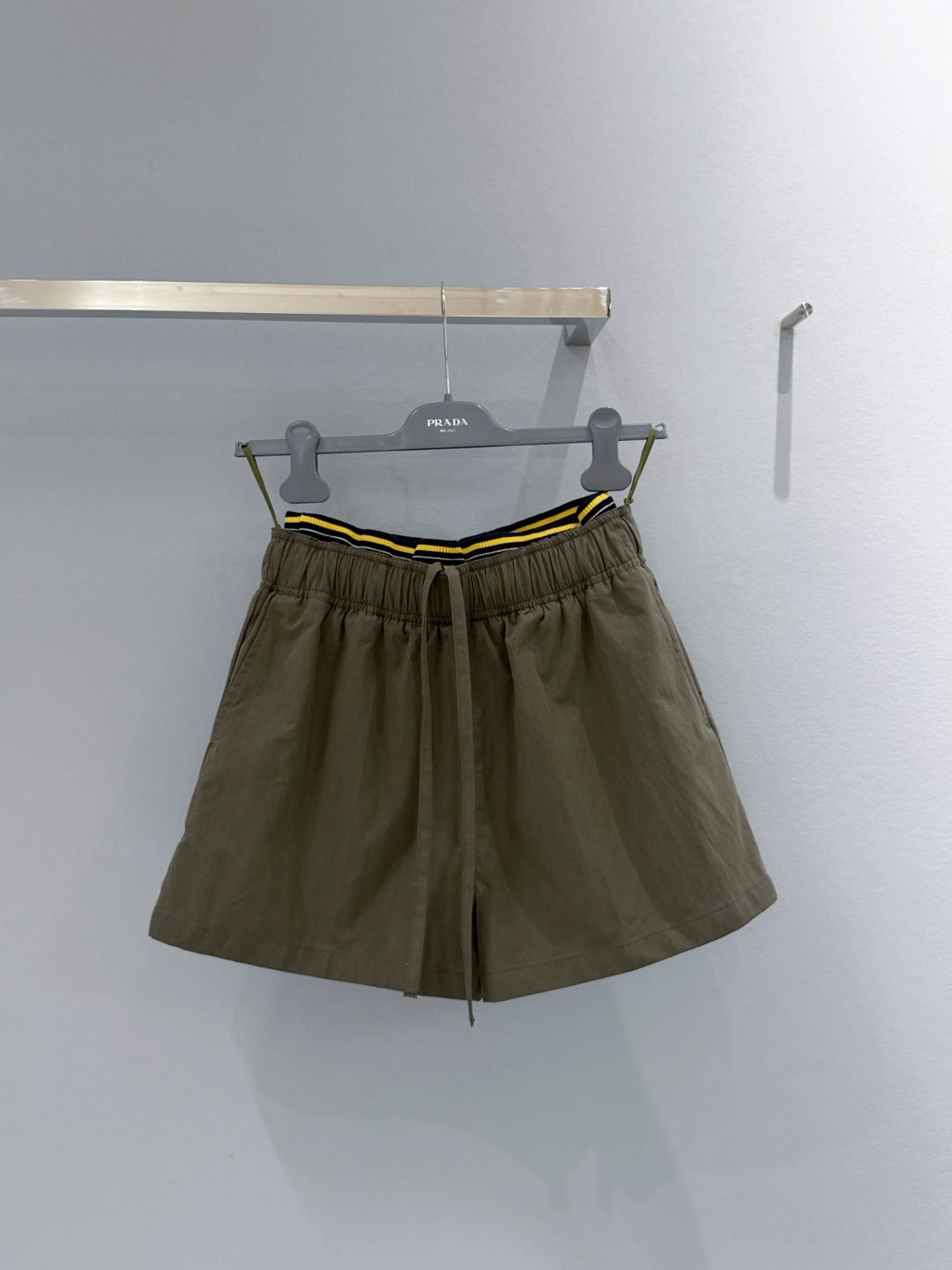 PRADA 26S SHORTS STYLE 860