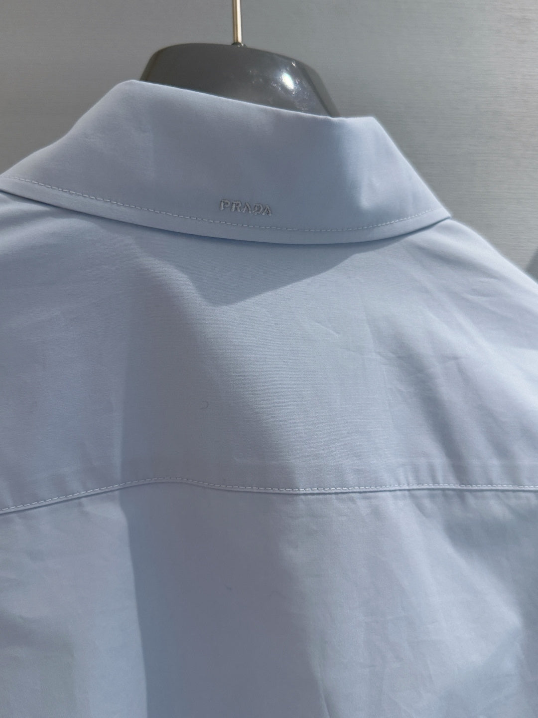 PRADA 26S CROPPED LONG-SLEEVE SHIRT 1086