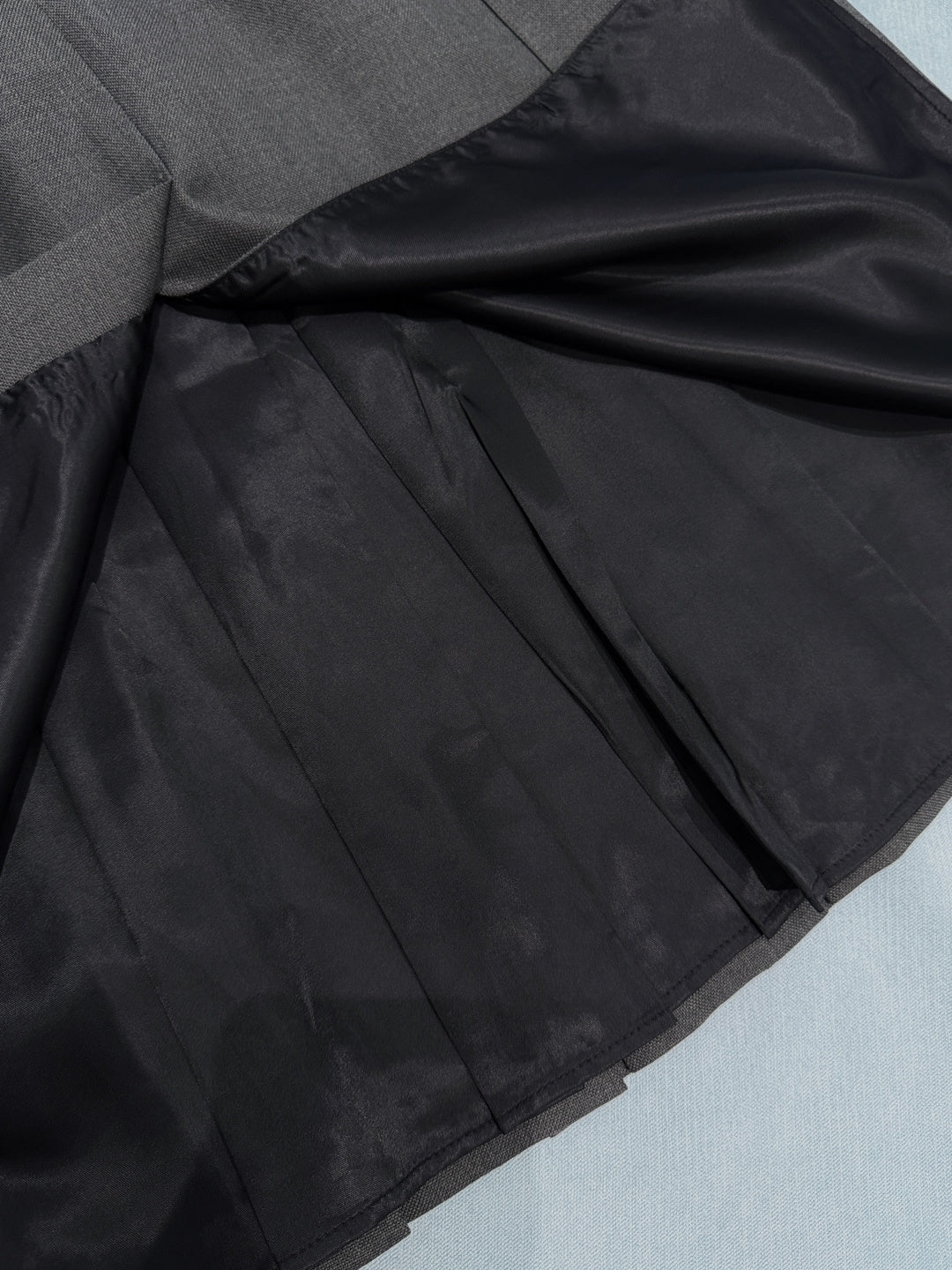 PRADA 26S PLEATED MIDI SKIRT 1085