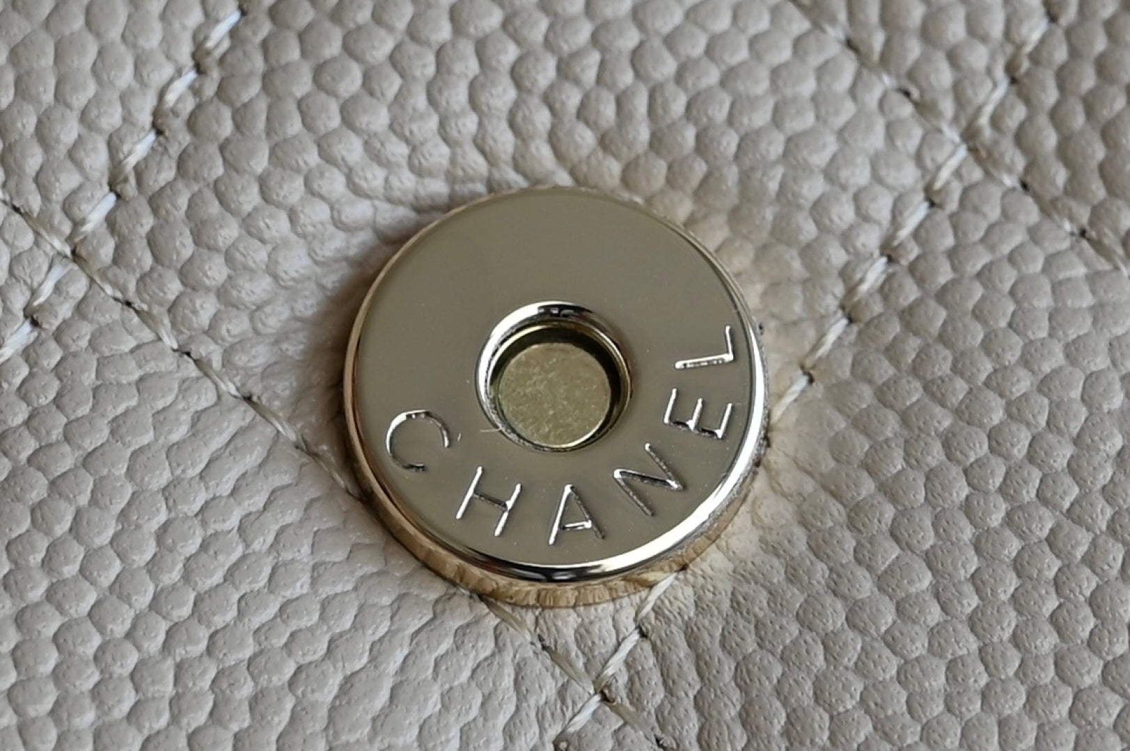 CHANEL 25S KELLY 18 CM IN BEIGE LAMBSKIN