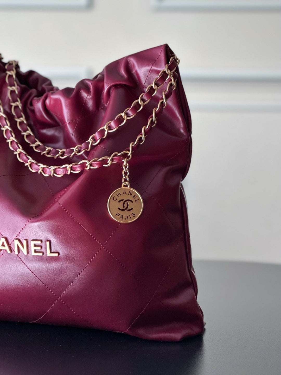 CHANEL 26S 22 BAG 42 IN BURGUNDY QUILTED SHINY CALFSKIN
