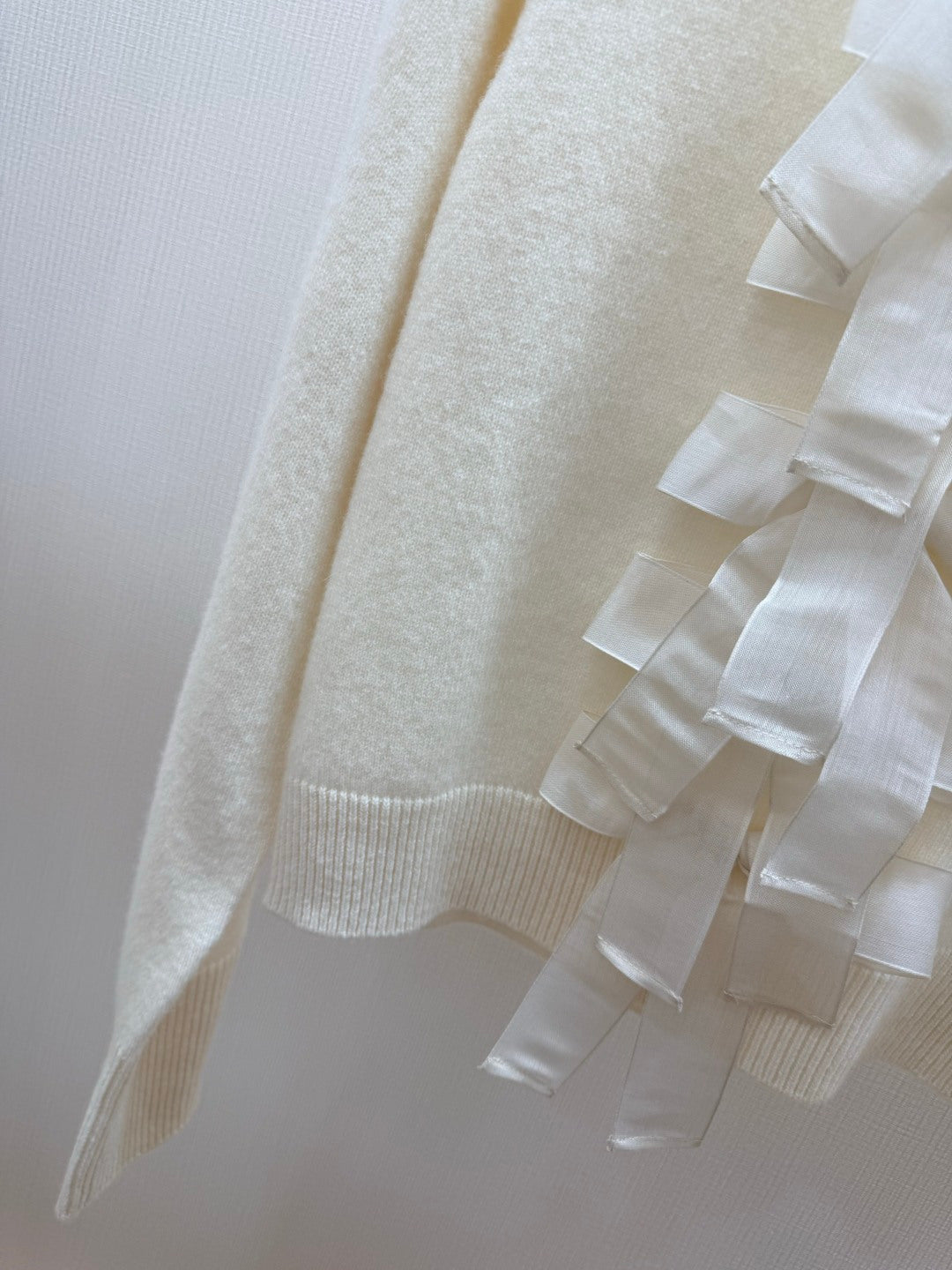 DIOR 26S BOW-TIE ROUND-NECK KNIT SWEATER 1385