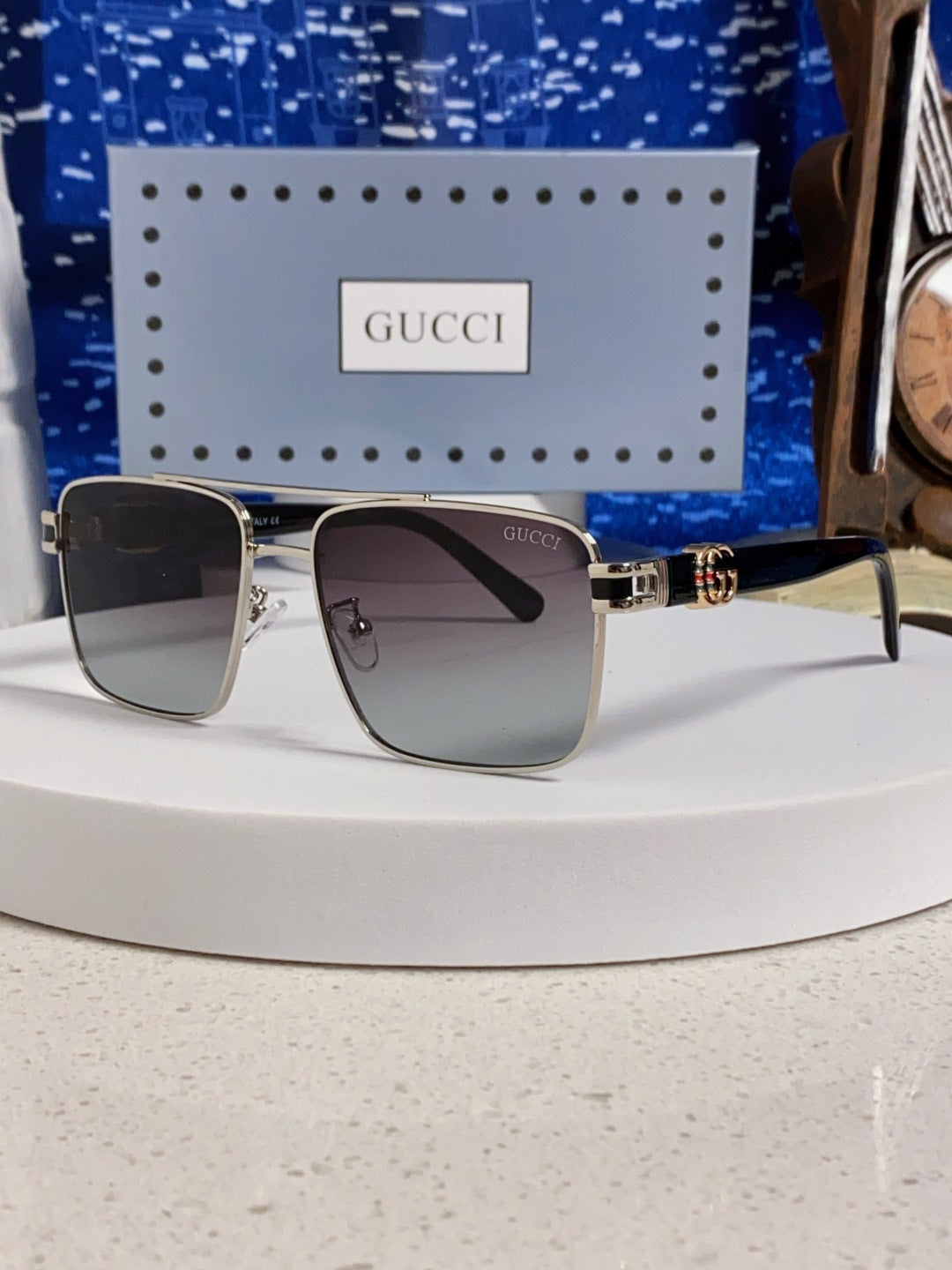 GUCCI 26S SQUARE FRAME IN METAL 426393