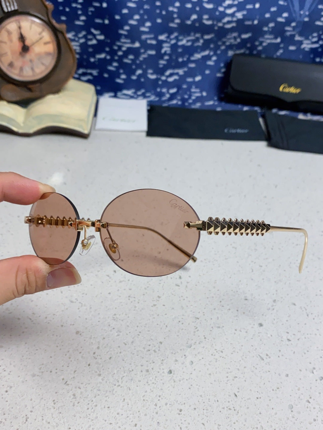 CARTIER 26S OVAL FRAME IN METAL 434040