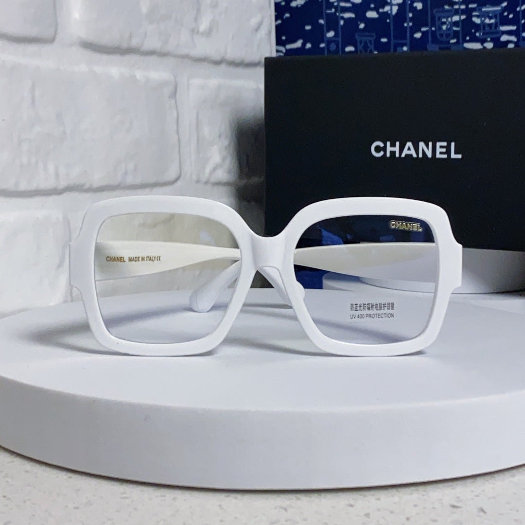 CHANEL 26S OVERSIZED SQUARE FRAME IN WHITE ACETATE 404748