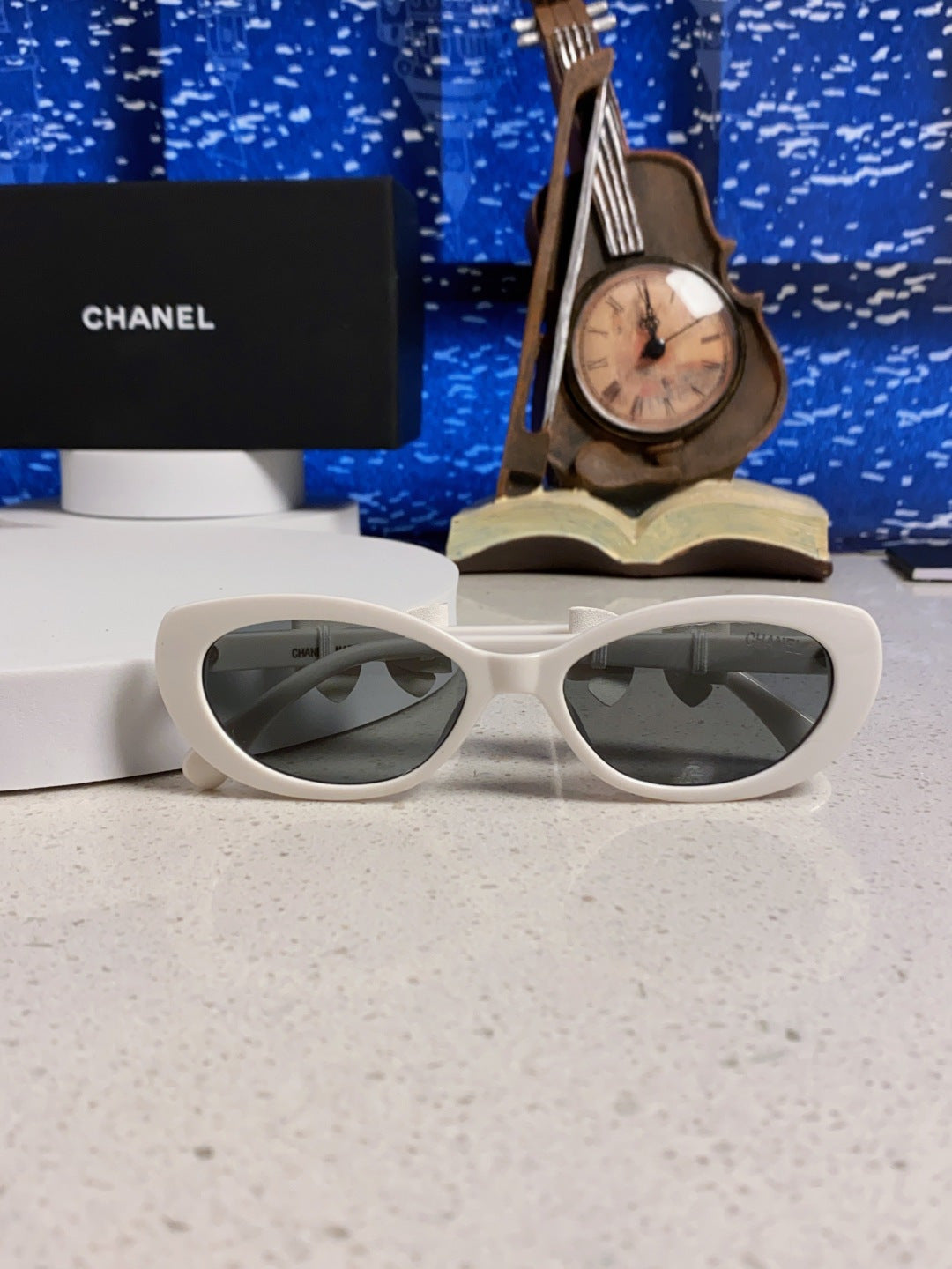 CHANEL 26S SLIM OVAL FRAME IN WHITE ACETATE 404788