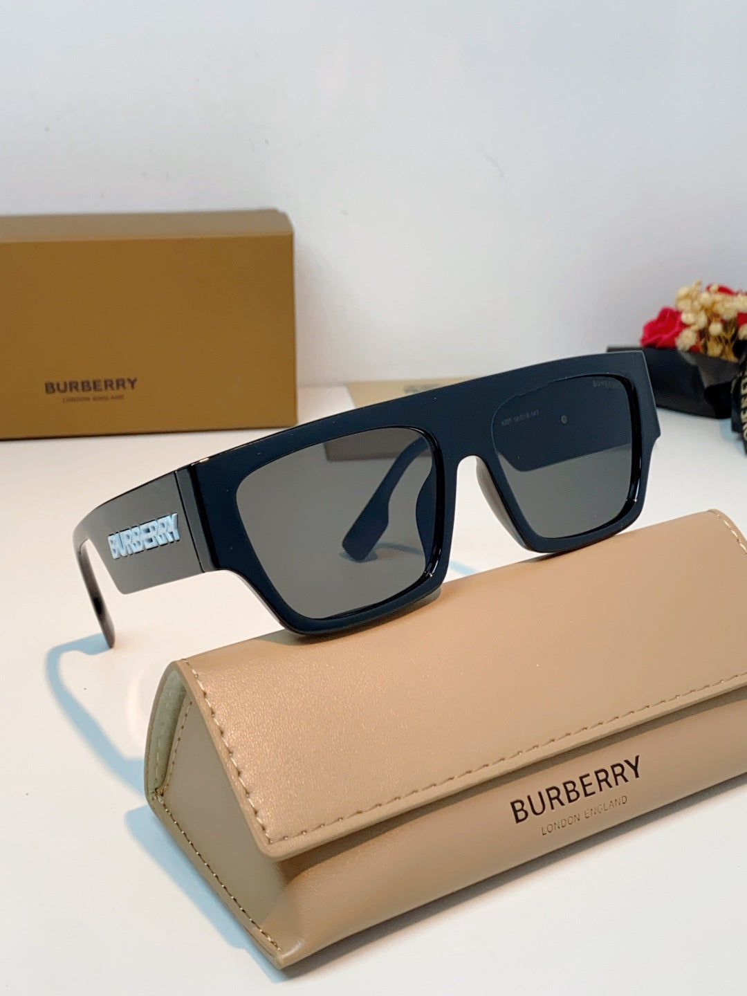 BURBERRY 26S OVERSIZED SQUARE FRAME IN ACETATE 411824