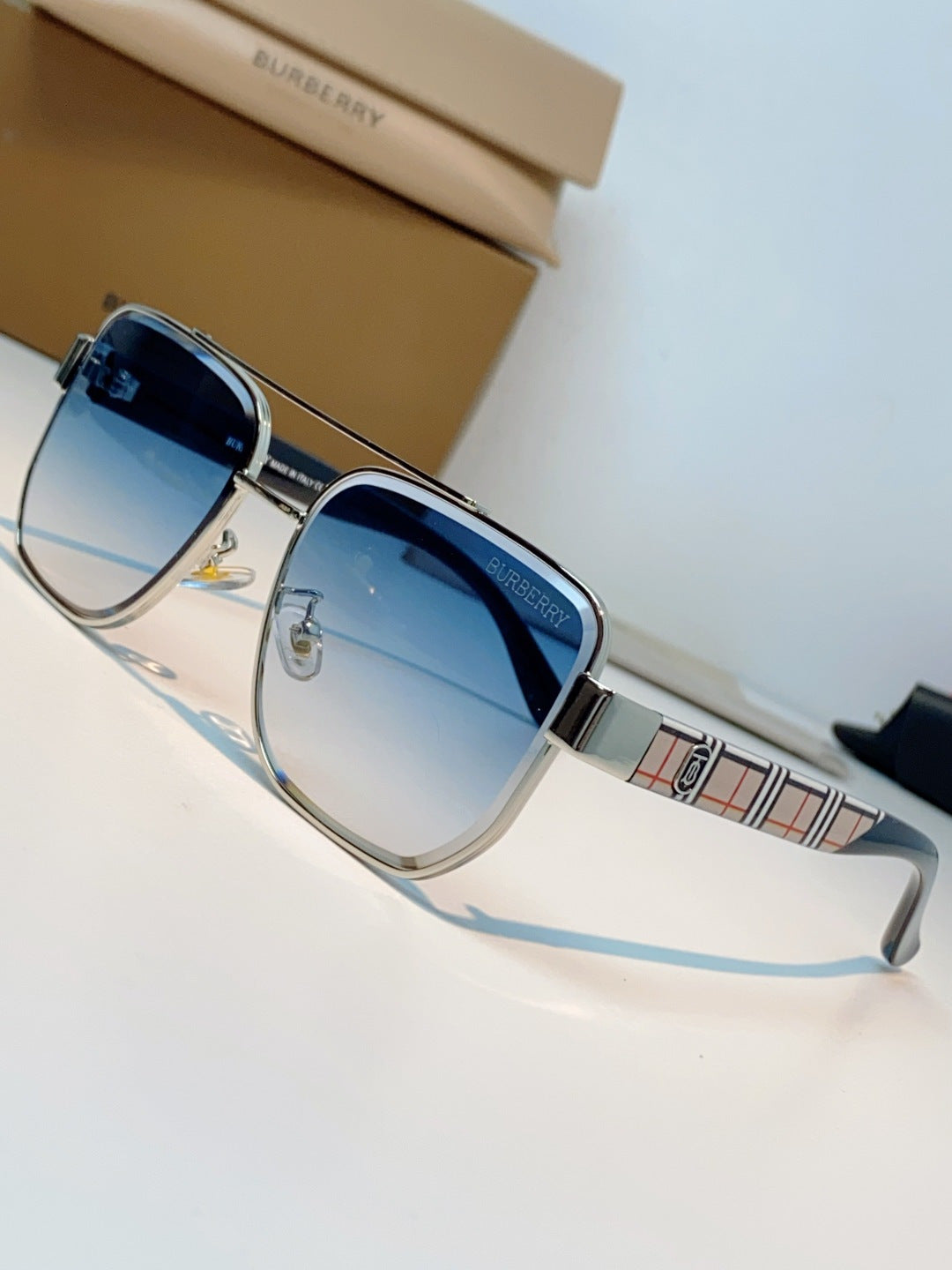 BURBERRY 26S RECTANGULAR FRAME IN METAL 419056