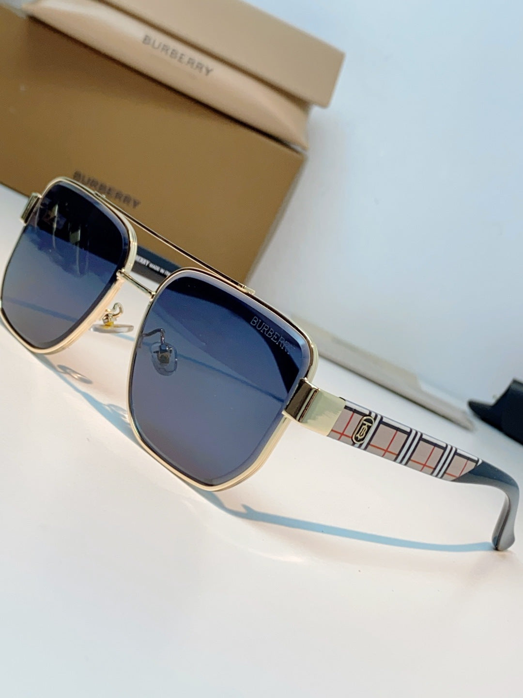 BURBERRY 26S RECTANGULAR FRAME IN METAL 419059