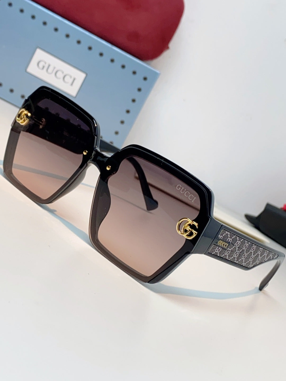 GUCCI 26S OVERSIZED SQUARE FRAME IN ACETATE 424516