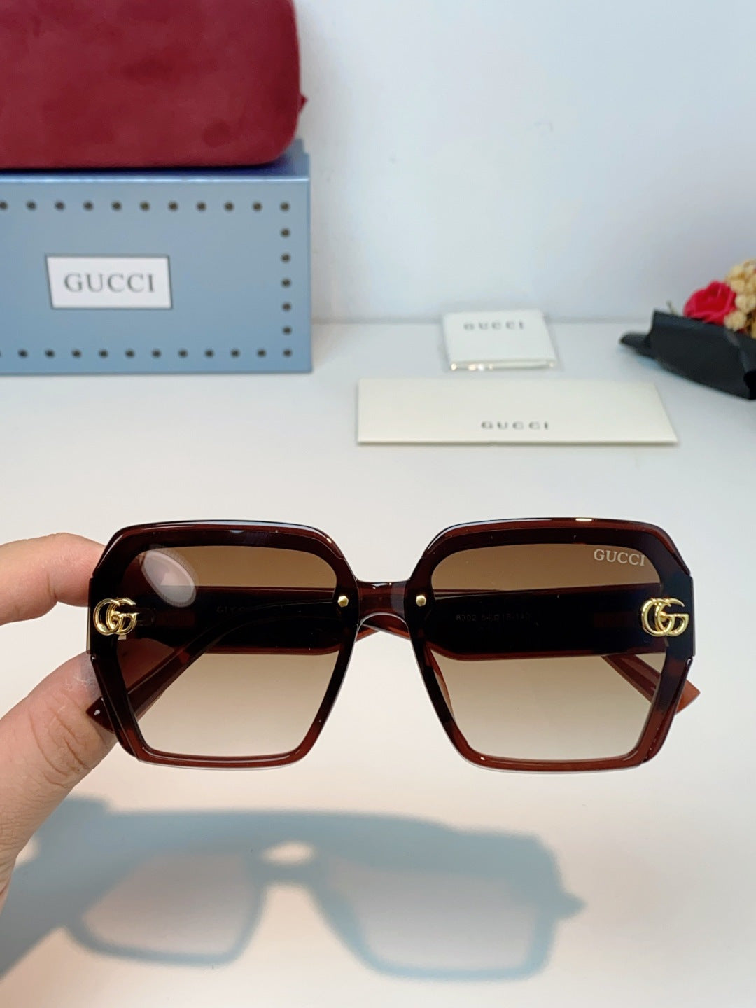 GUCCI 26S OVERSIZED SQUARE FRAME IN ACETATE 424519