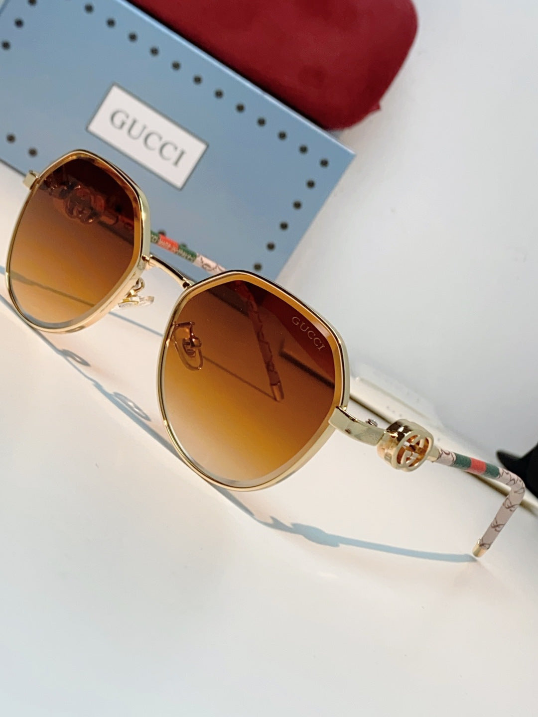 GUCCI 26S POLYGONAL FRAME IN METAL 426442