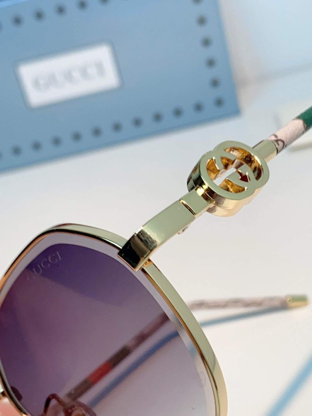 GUCCI 26S POLYGONAL FRAME IN METAL 426443