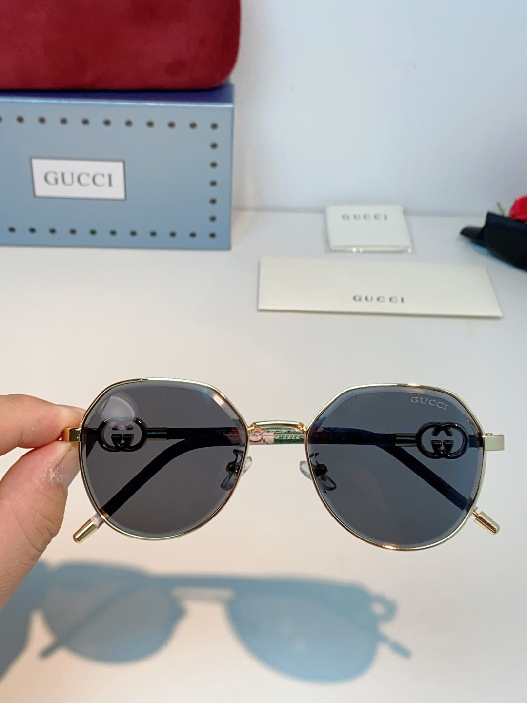 GUCCI 26S POLYGONAL FRAME IN METAL 426444