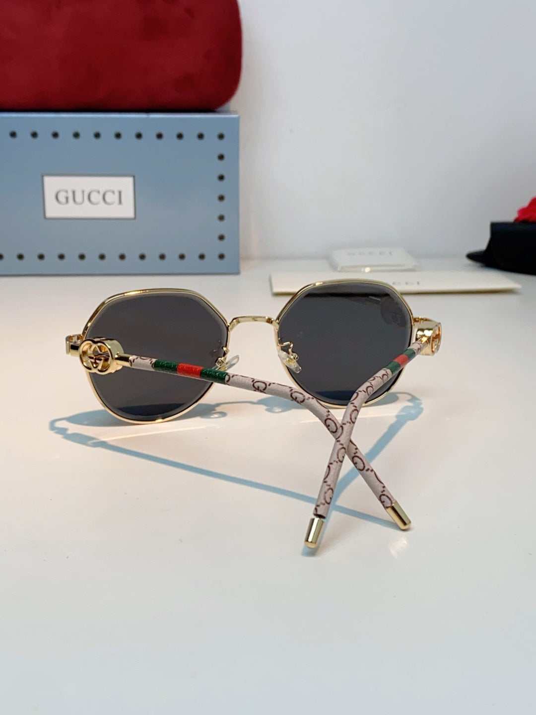 GUCCI 26S POLYGONAL FRAME IN METAL 426444