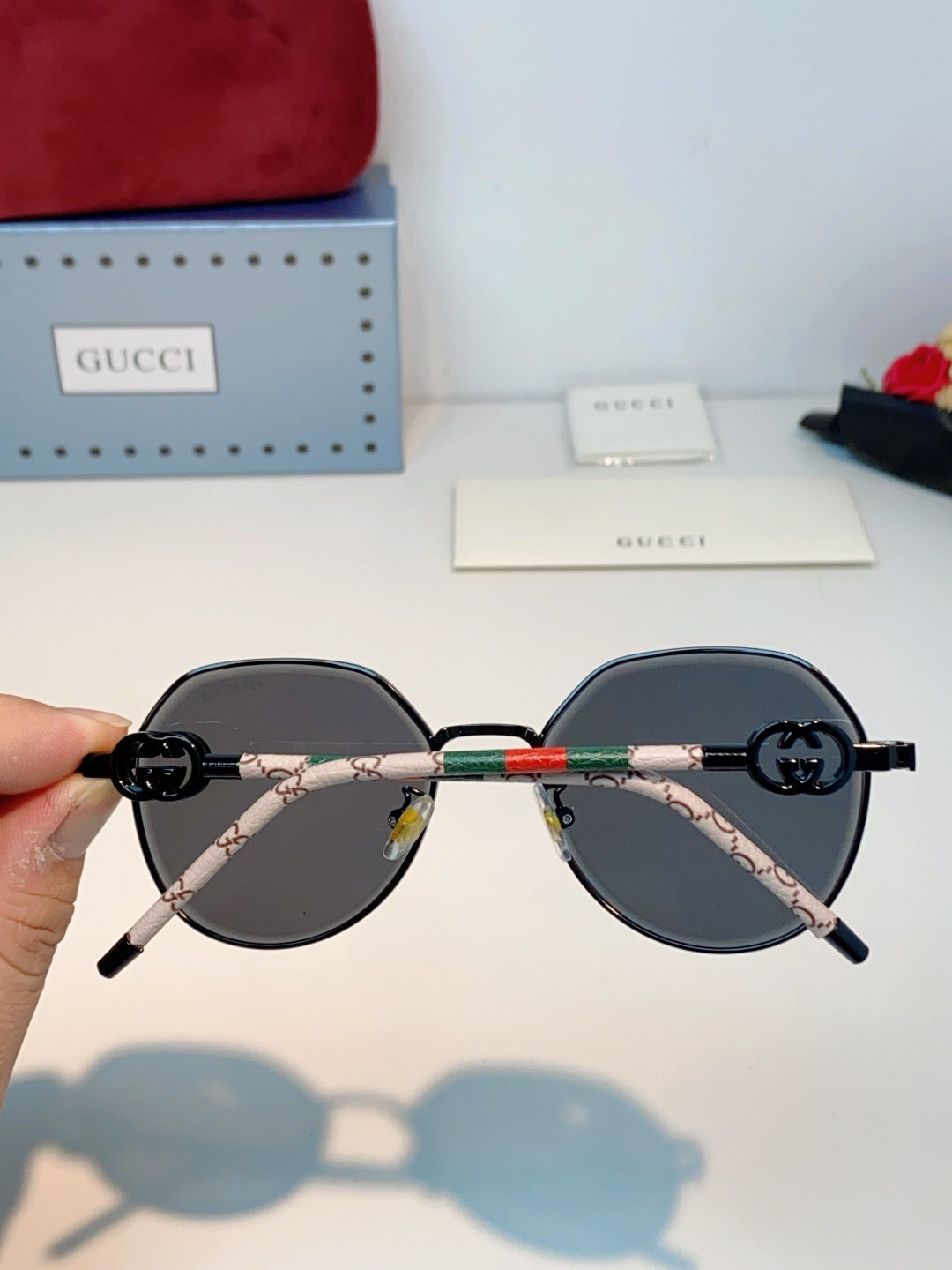 GUCCI 26S POLYGONAL FRAME IN METAL 426445
