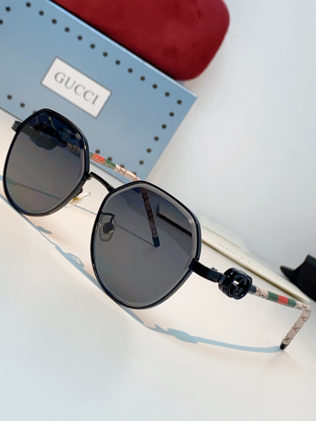 GUCCI 26S POLYGONAL FRAME IN METAL 426445