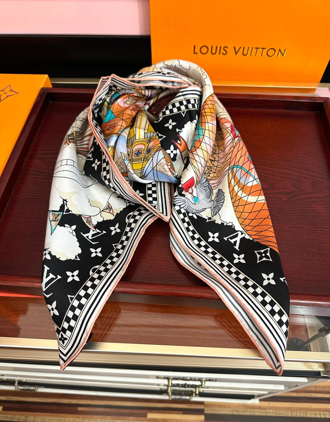 LV 26S SCARF 90 IN SILK 318501