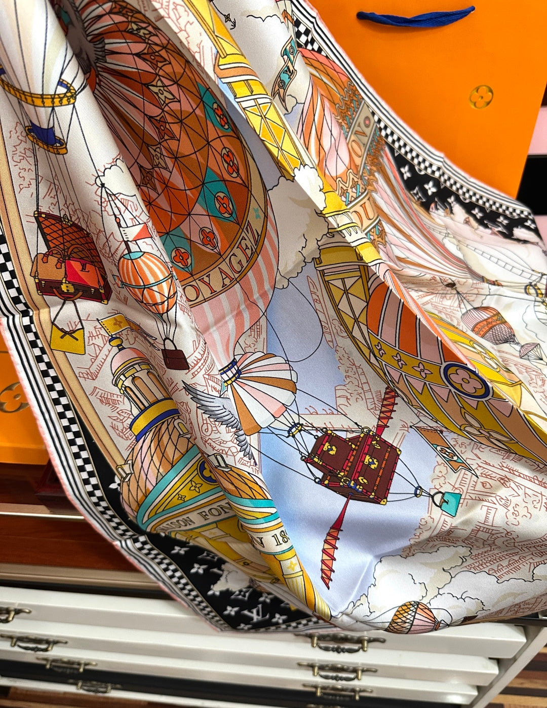 LV 26S SCARF 90 IN SILK 318501