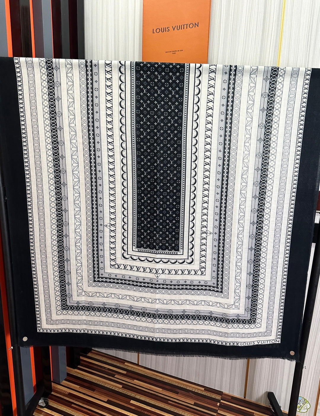 LV 26S SCARF 200 IN CASHMERE 319895