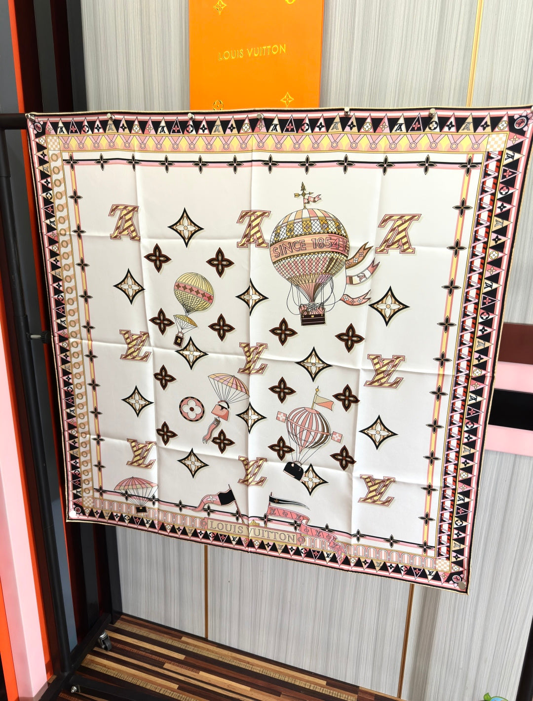 LV 26S SCARF 90 IN SILK 319820