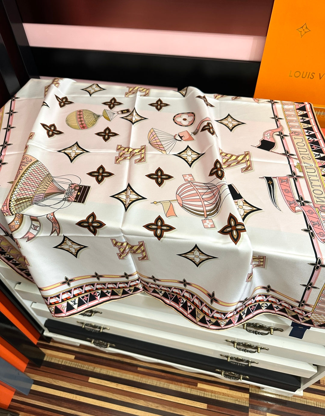 LV 26S SCARF 90 IN SILK 319820