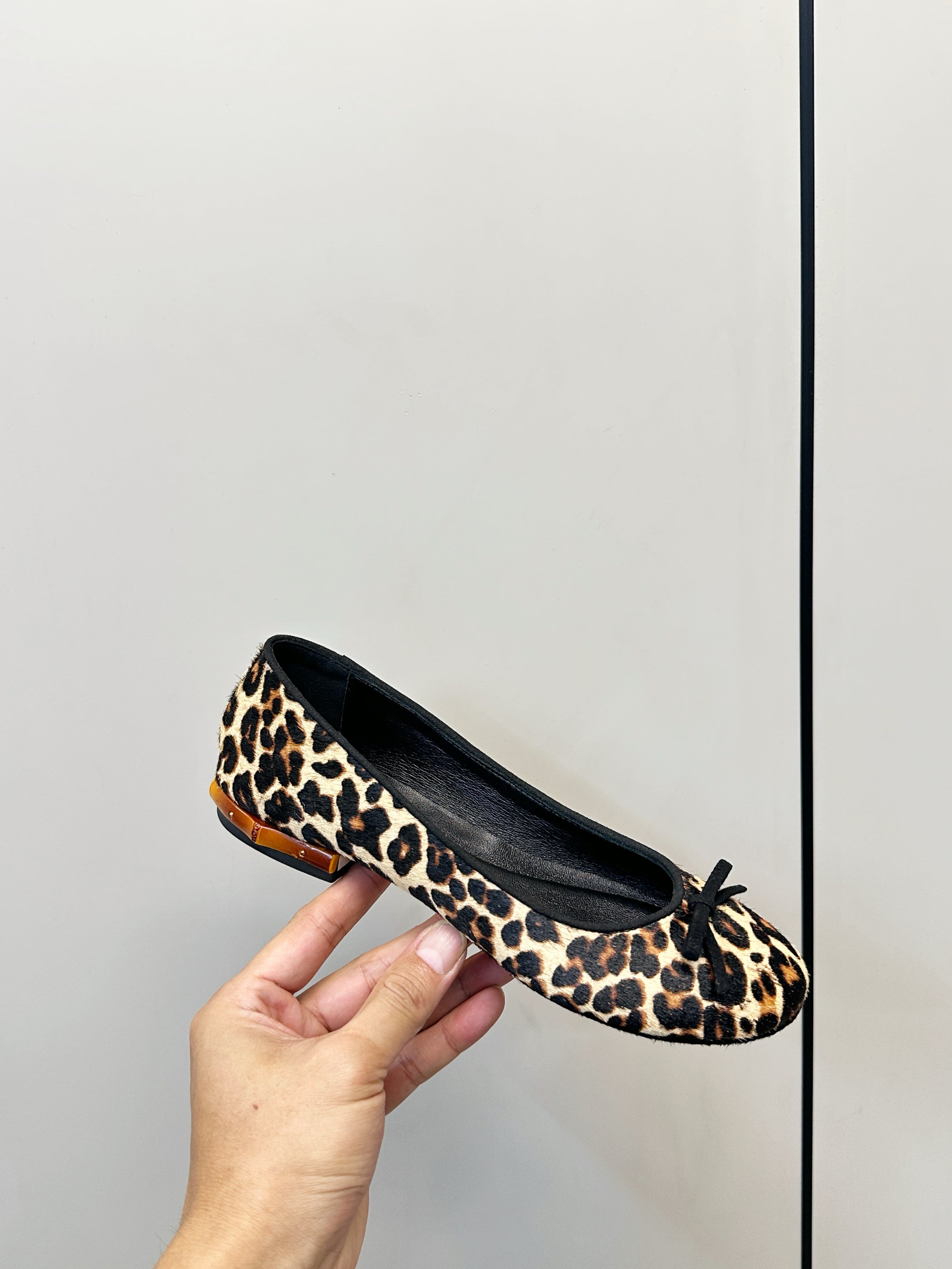 GUCCI 26S ROUND TOE BALLET FLATS IN LEOPARD PRINT CALF HAIR