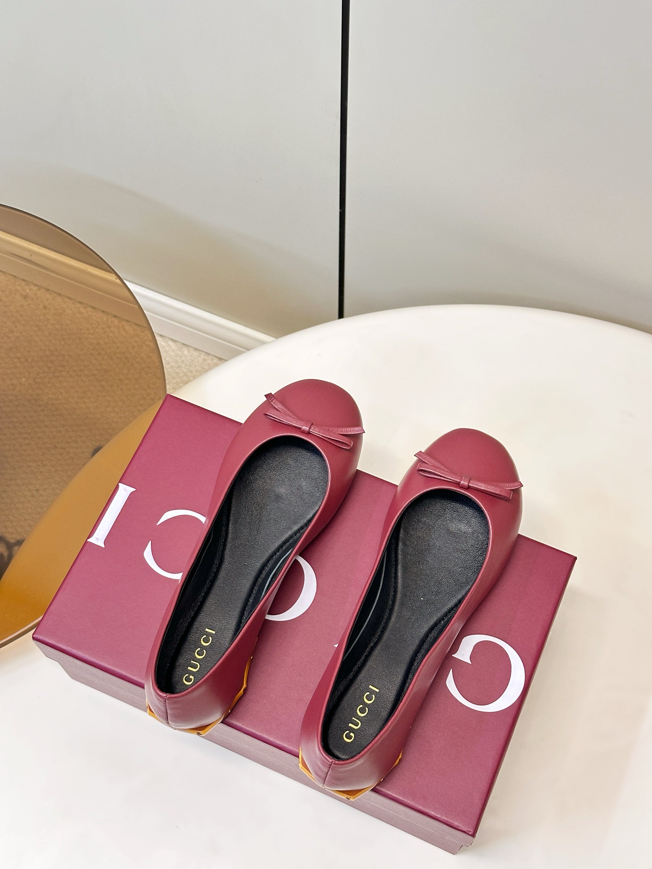 GUCCI 26S ROUND TOE BALLET FLATS IN DARK RED LAMBSKIN