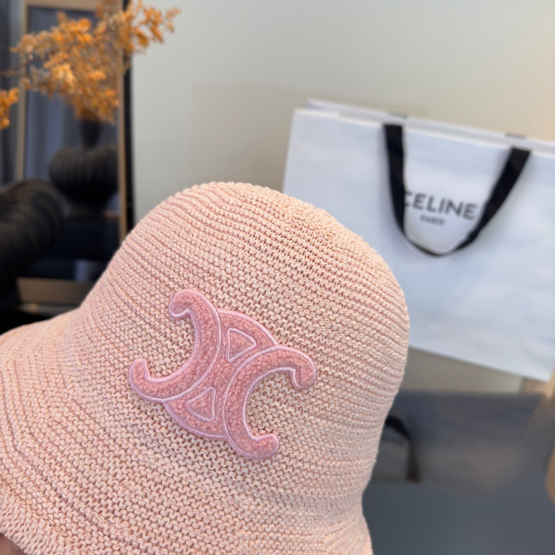 CELINE 26S TRIOMPHE BUCKET HAT STYLE 59
