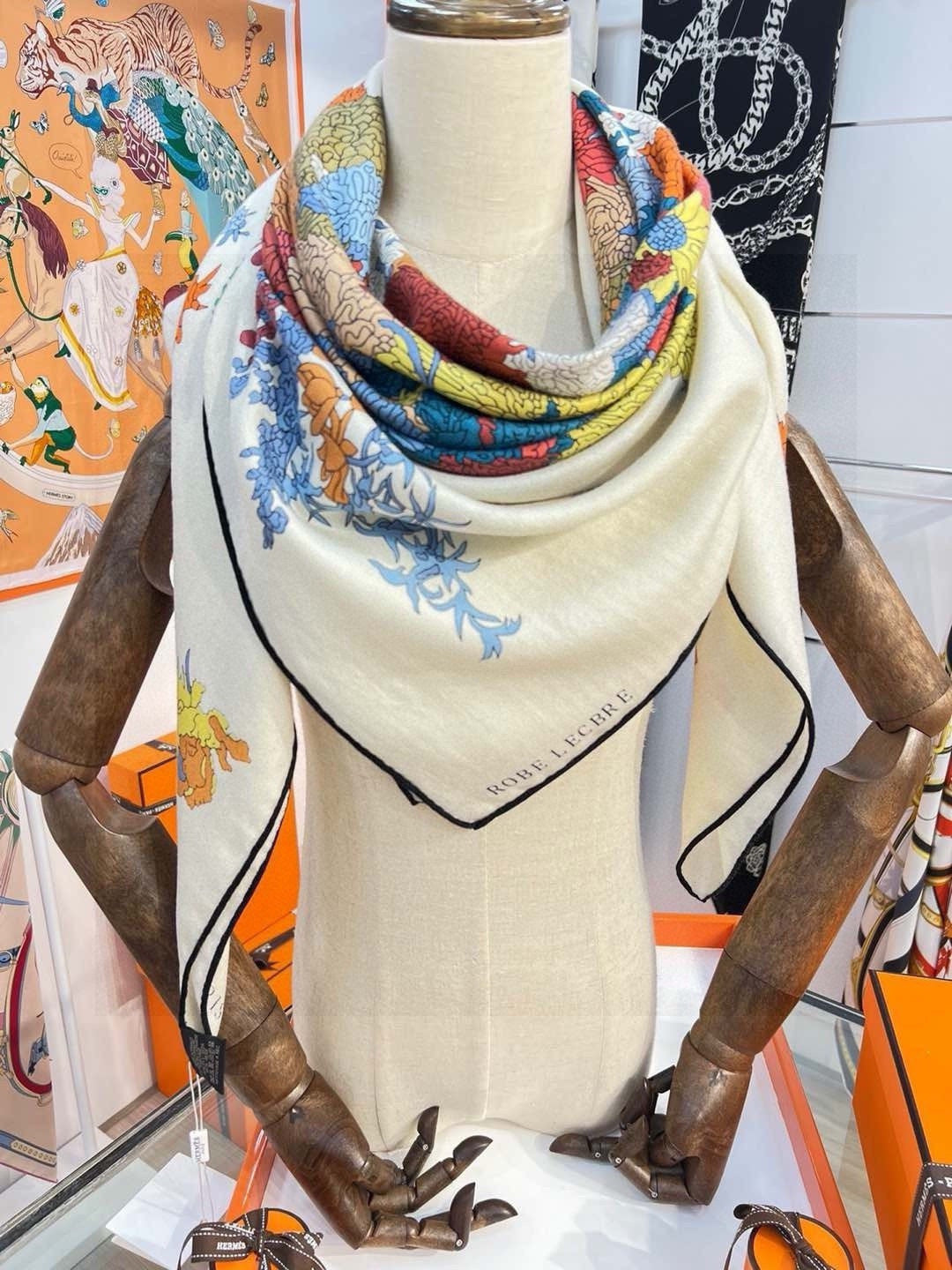 HERMES 26S SCARF 140 IN CASHMERE AND SILK 303340