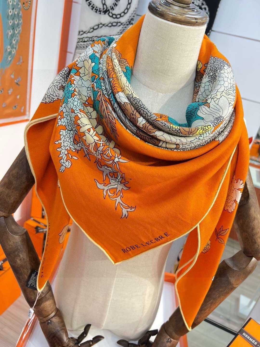 HERMES 26S SCARF 140 IN CASHMERE AND SILK 303341