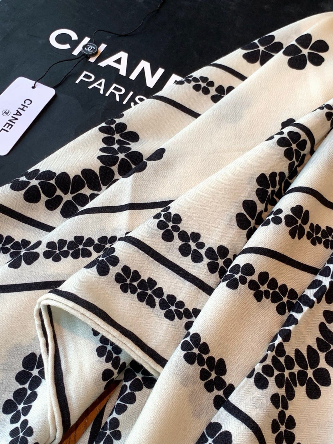 CHANEL 26S SCARF 135 IN CASHMERE AND SILK 309370