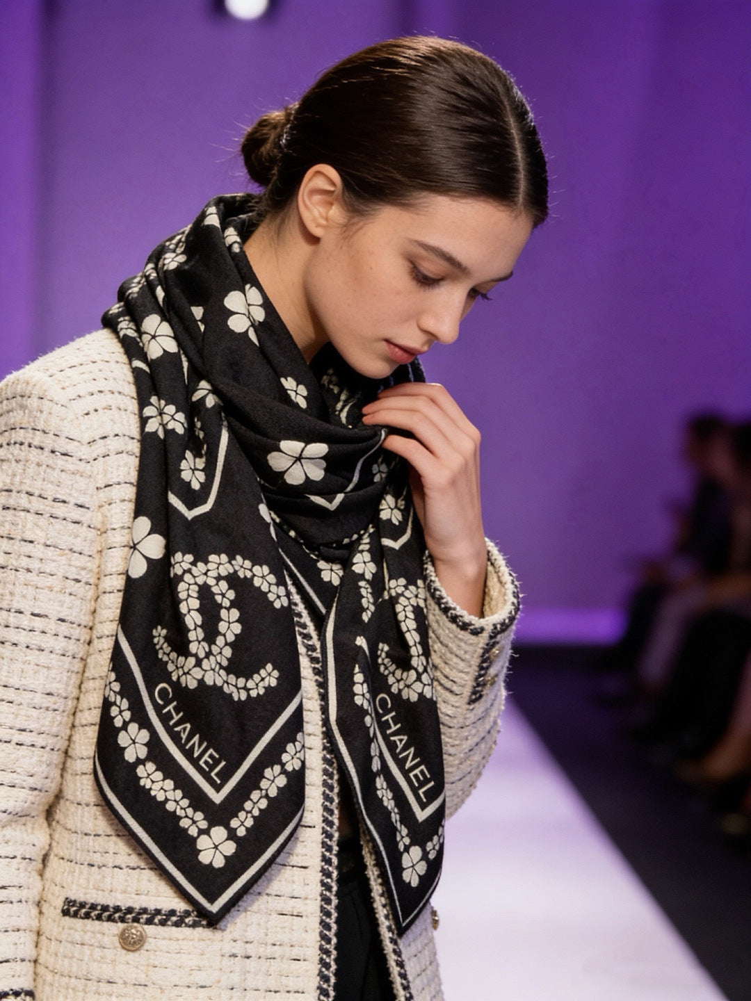 CHANEL 26S SCARF 135 IN CASHMERE AND SILK 309371