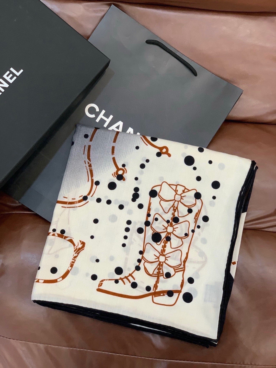 CHANEL 26S SCARF 140 IN SILK AND CASHMERE 313316