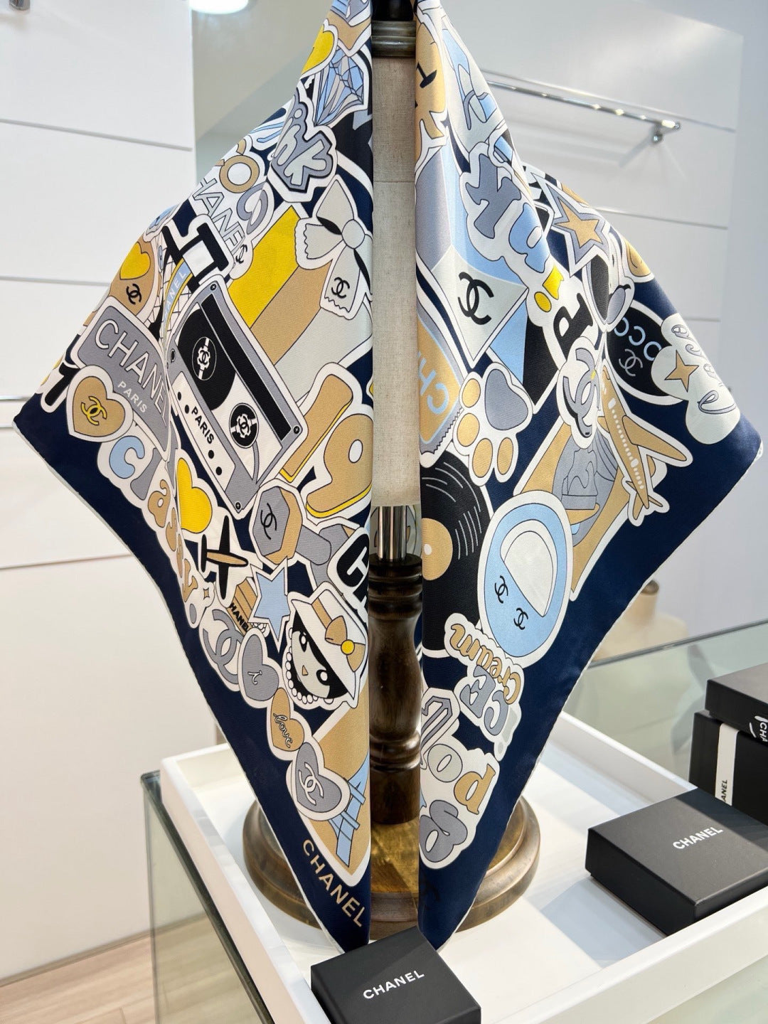 CHANEL 26S SCARF 90 IN SILK 313365