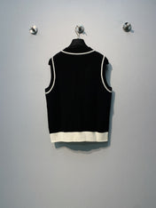 CHANEL 26S SLEEVELESS V-NECK BLAZER 670
