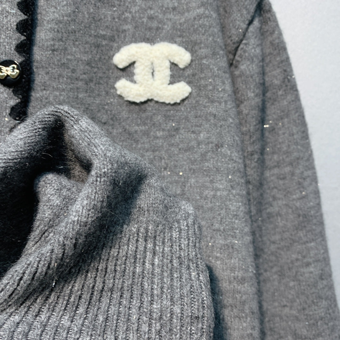 CHANEL 26S CREW NECK CARDIGAN 830