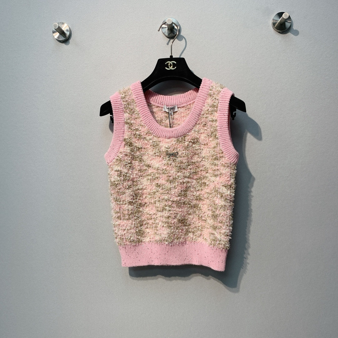 CHANEL 26S SLEEVELESS SWEATER 827